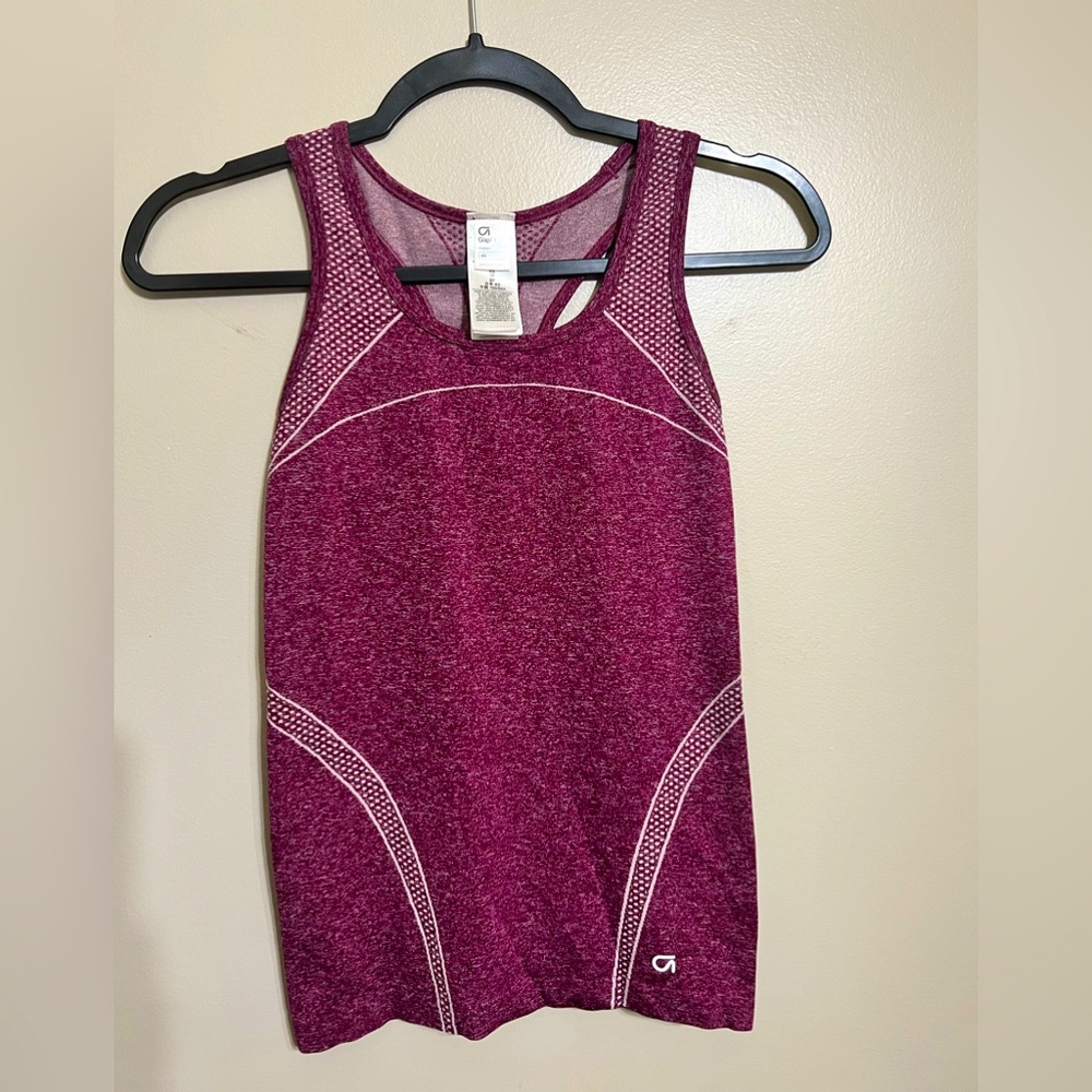 GapFit Motion Tank, WH / Beach Plum, Size XS. LIKE NEW, NEVER WORN!